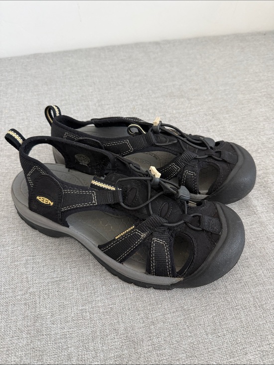 Keen Shoes - Keen Black and Gray Closed-Toe Sport Sandals